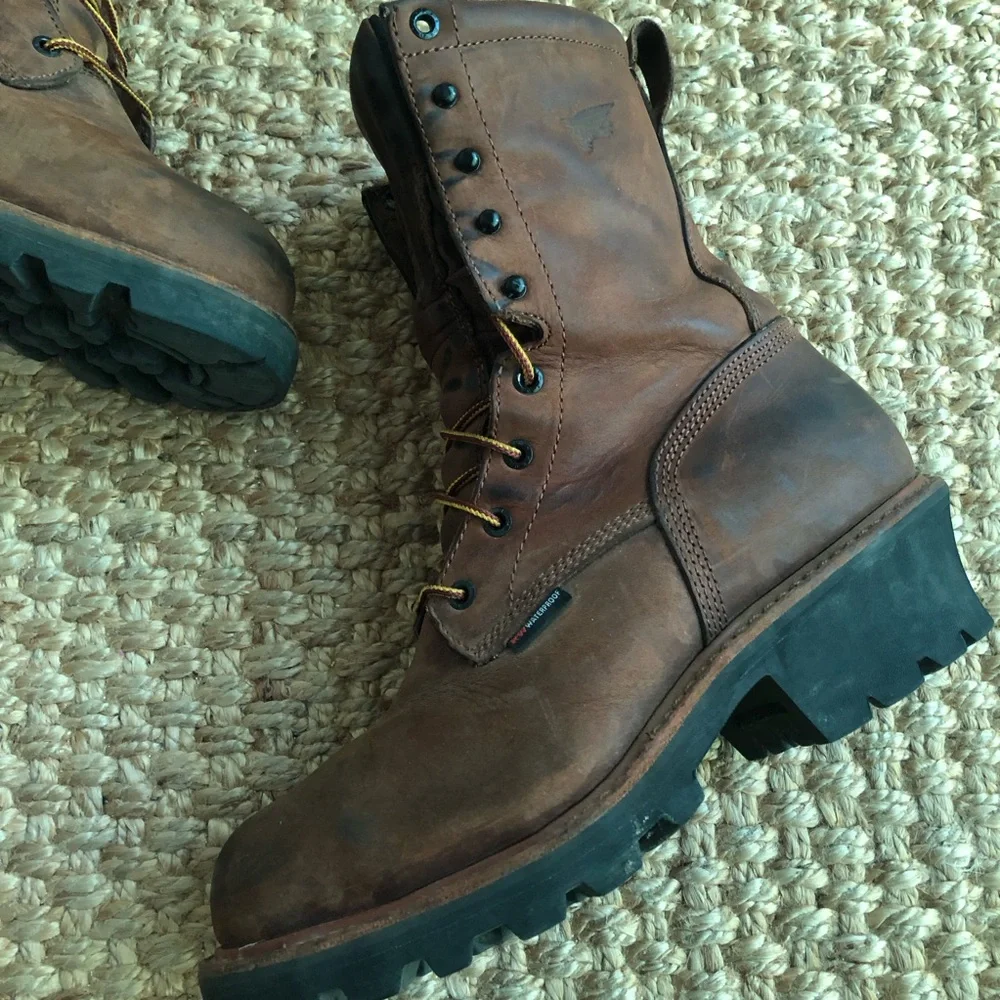 Red Wing Men's 9-inch Steel Toe Logger 4420. Size 9.5
